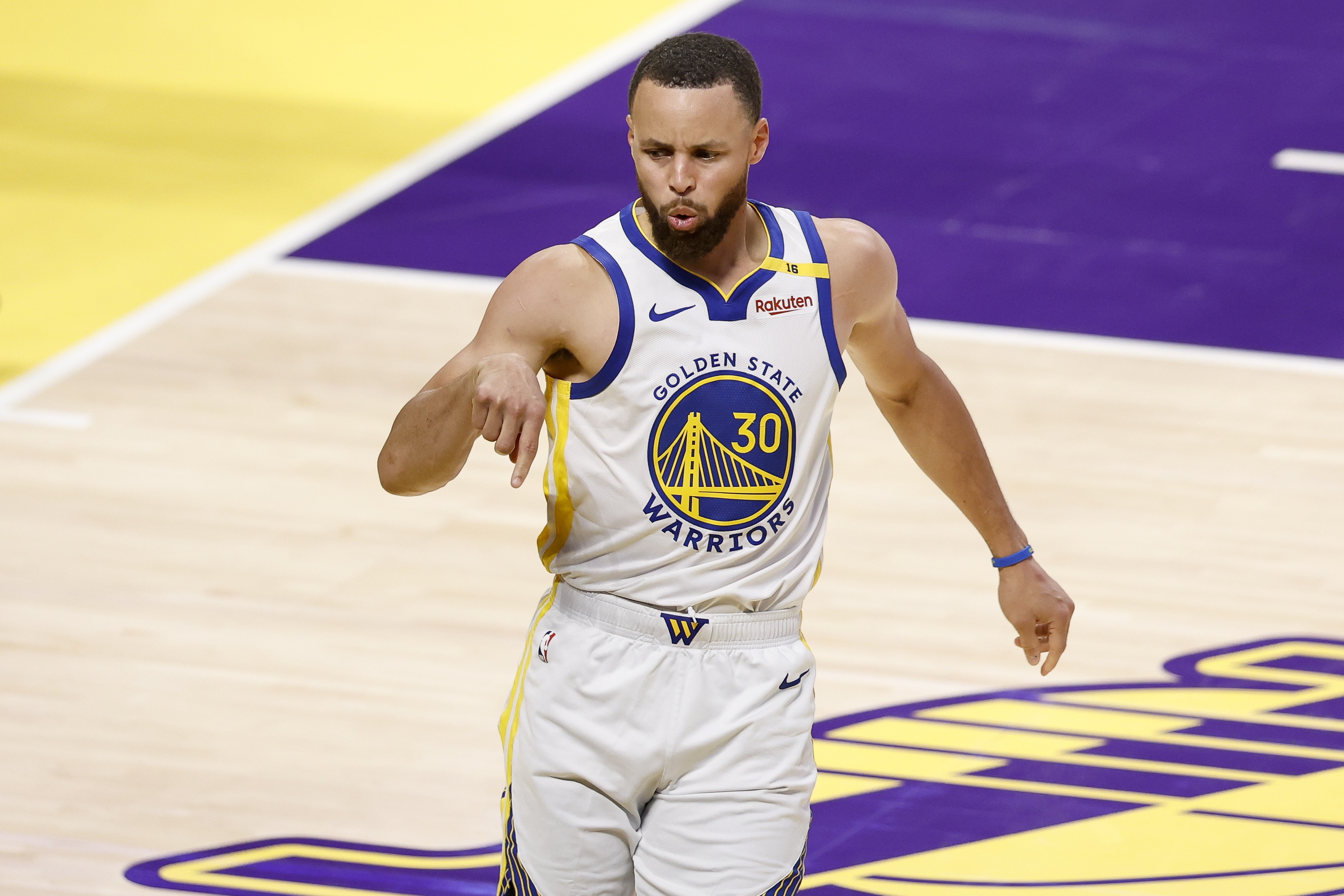 勇士碾压四川队，伦纳德状态火热