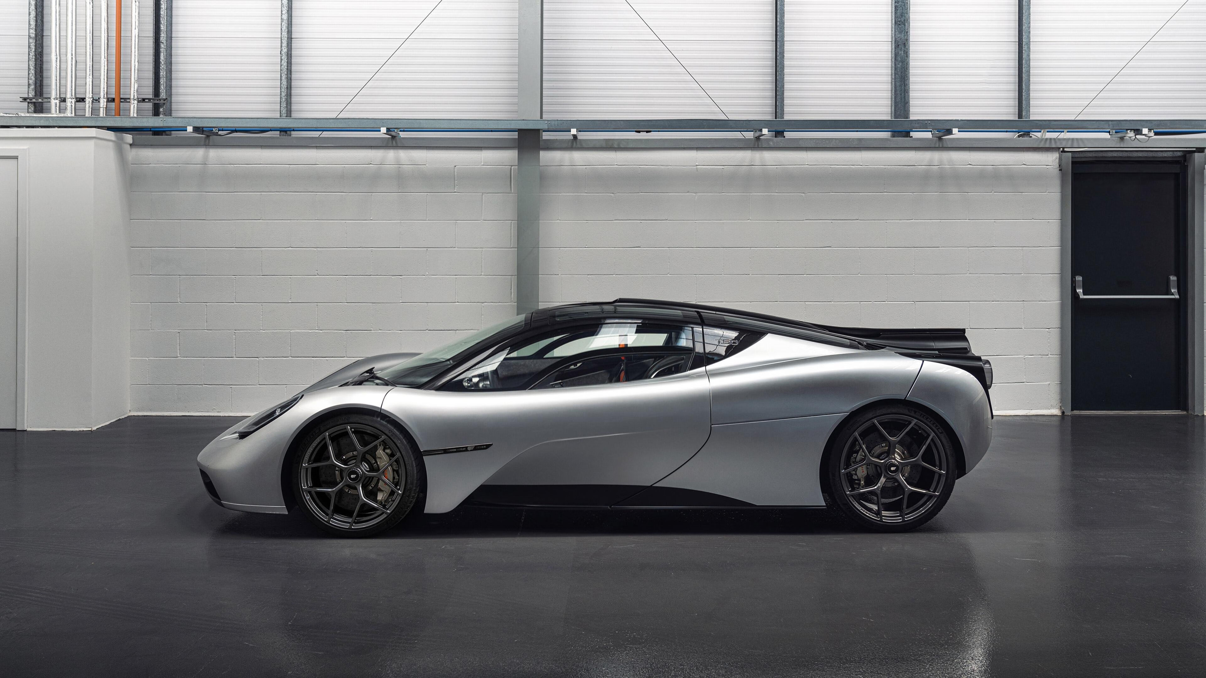 上海队爆冷击败尼克斯，西亚卡姆成胜负手，一场跨越联赛的篮球盛宴